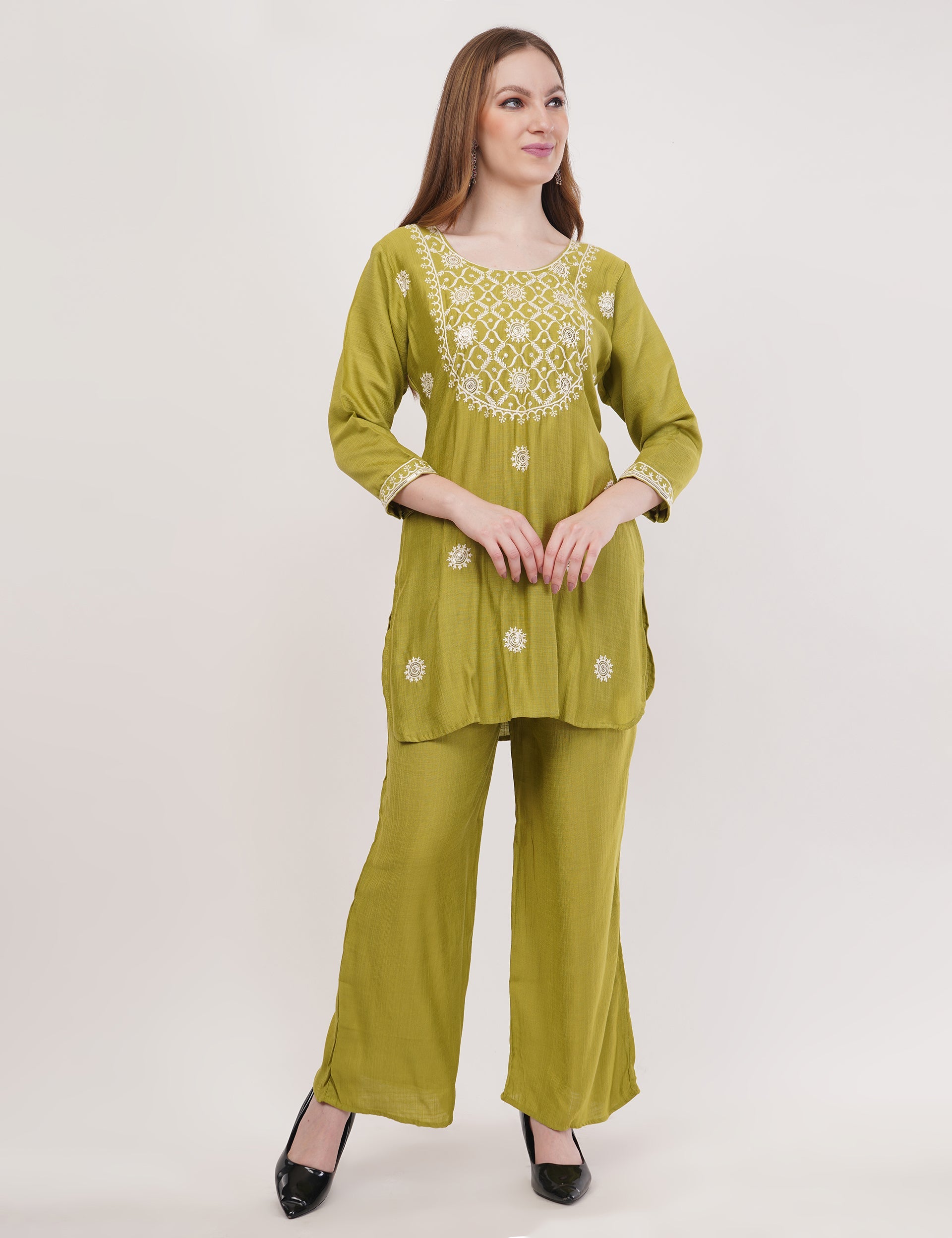 Green Ethnic Co-Ord Set With White Embroidery - Set Of 2