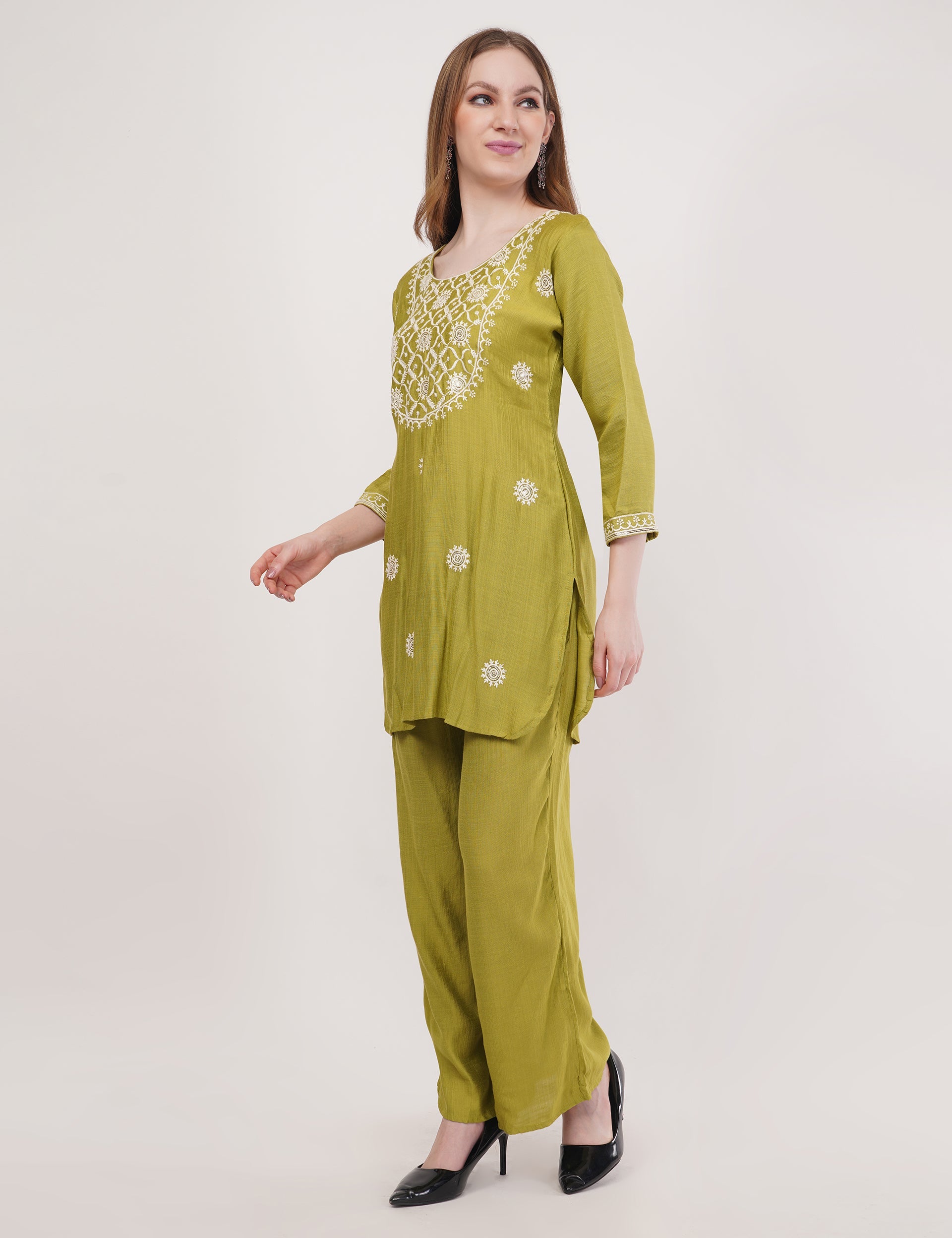 Green Ethnic Co-Ord Set With White Embroidery - Set Of 2