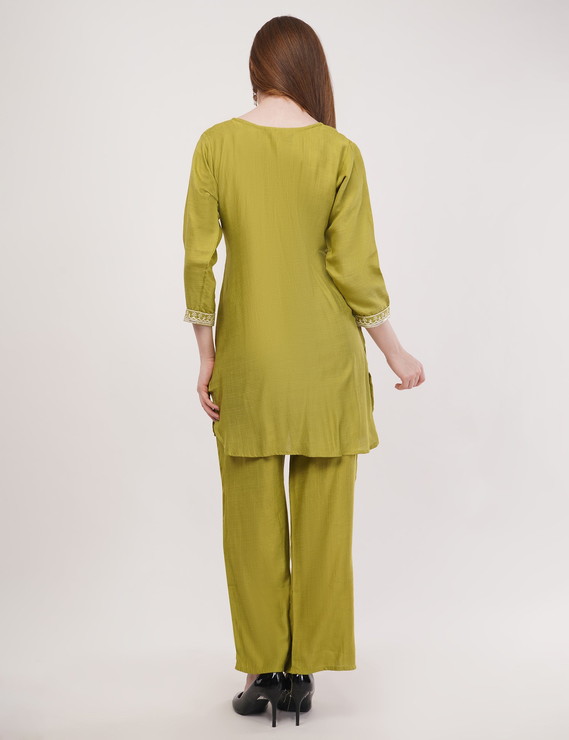 Green Ethnic Co-Ord Set With White Embroidery - Set Of 2