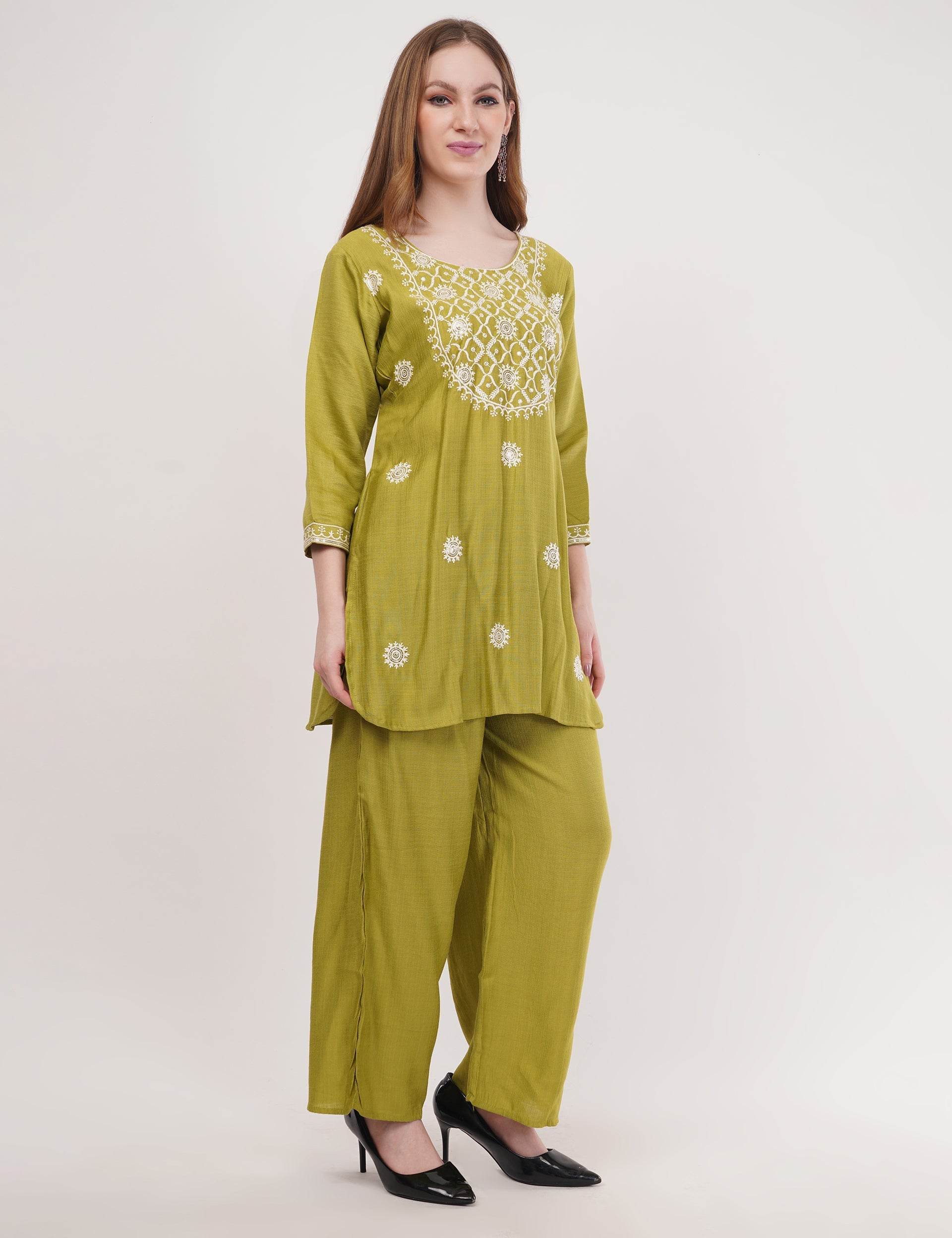 Green Ethnic Co-Ord Set With White Embroidery - Set Of 2