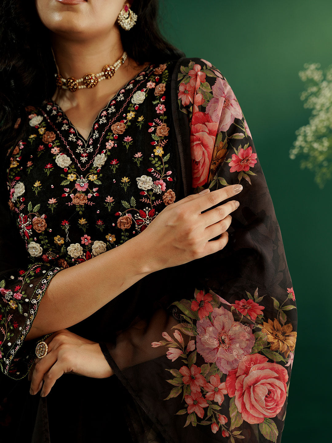 dhartii Fashionable Black Trending Thread-Embroidered Suit Set with Floral Printed Dupatta and Pants (3 Piece Set)
